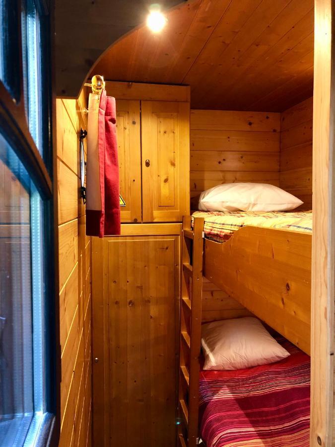 Millygite Roulotte - 4 Seasons Chalet-On-Wheels Exterior photo